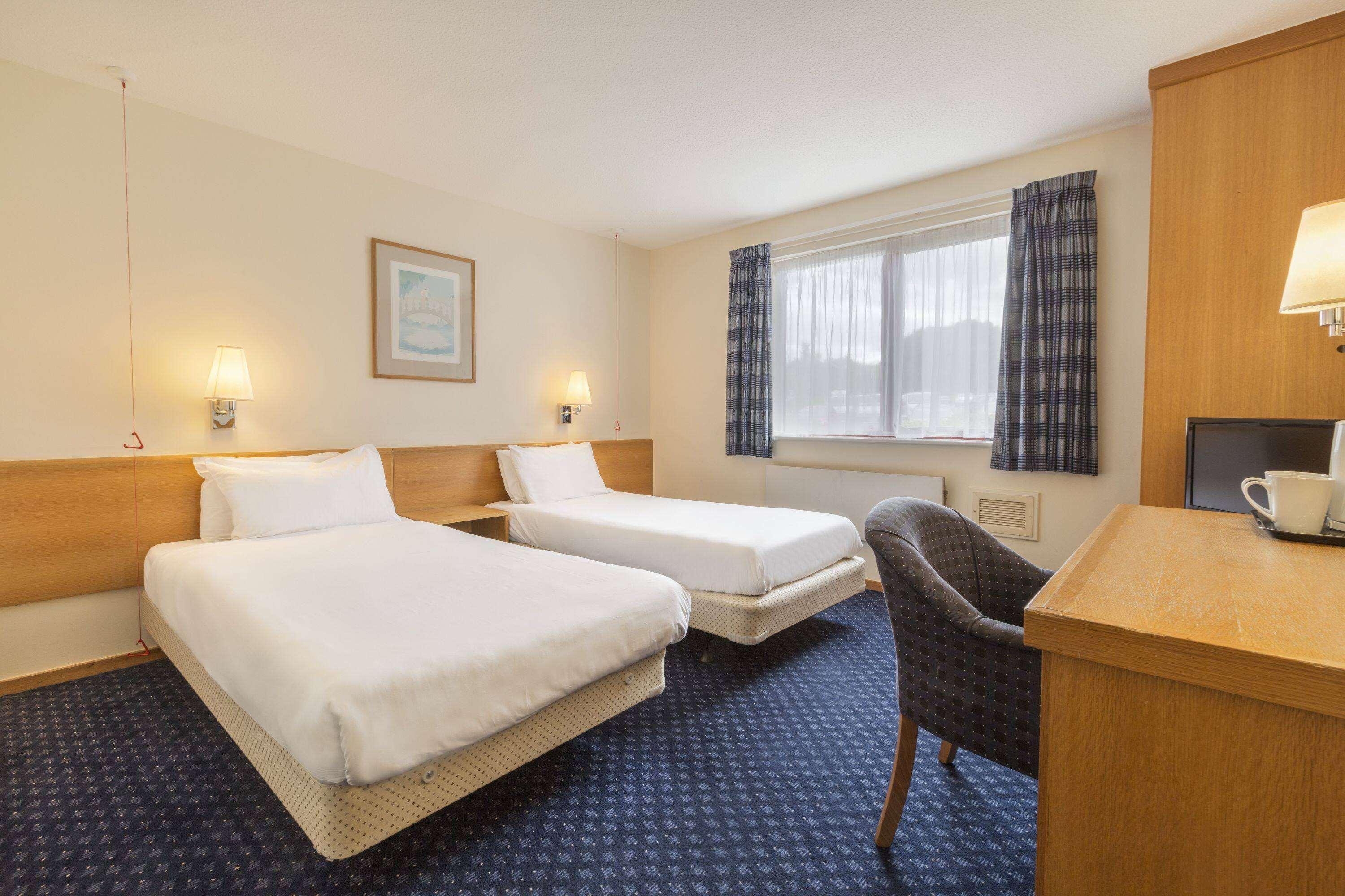 Days Inn Магор Экстерьер фото